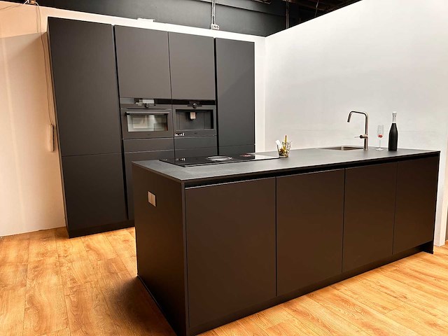 Nobilia easytouch zwart eiland keuken - afbeelding 24 van  29