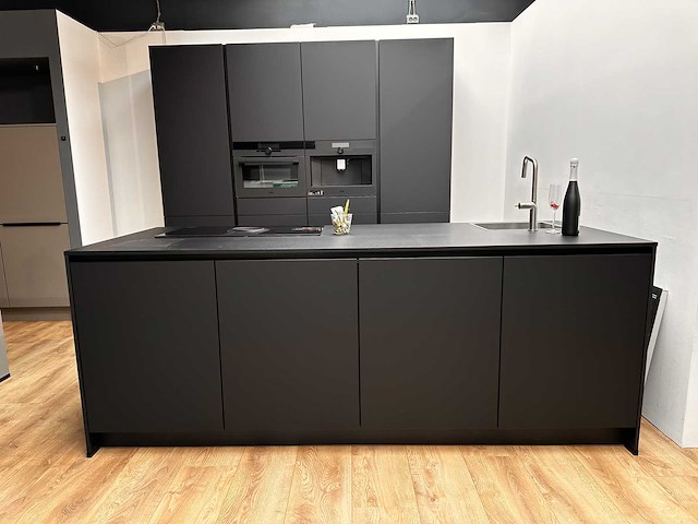 Nobilia easytouch zwart eiland keuken - afbeelding 1 van  21