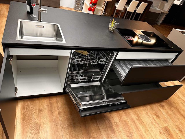 Nobilia easytouch zwart eiland keuken - afbeelding 14 van  21