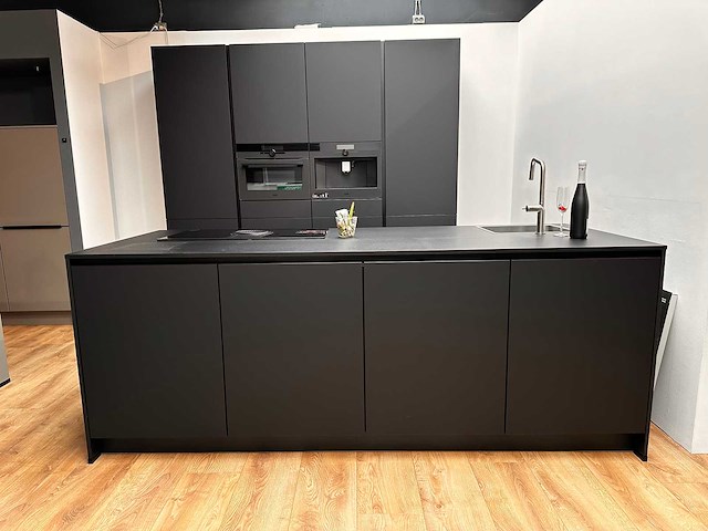 Nobilia easytouch zwart eiland keuken - afbeelding 7 van  22