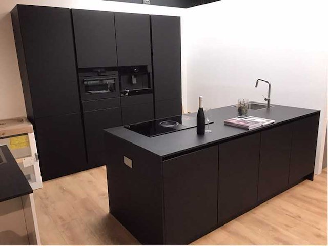 Nobilia easytouch zwart eiland keuken - afbeelding 4 van  6