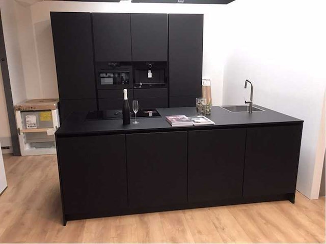 Nobilia easytouch zwart eiland keuken - afbeelding 6 van  6