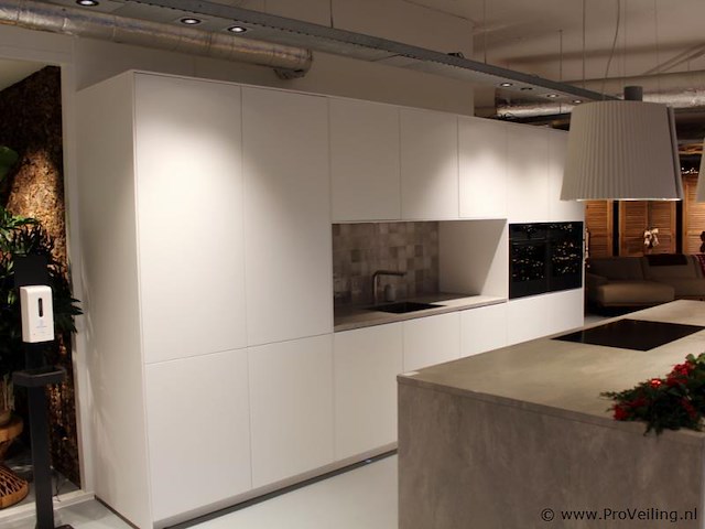 Nobilia eilandkeuken met apparatenwand touch - afbeelding 7 van  43