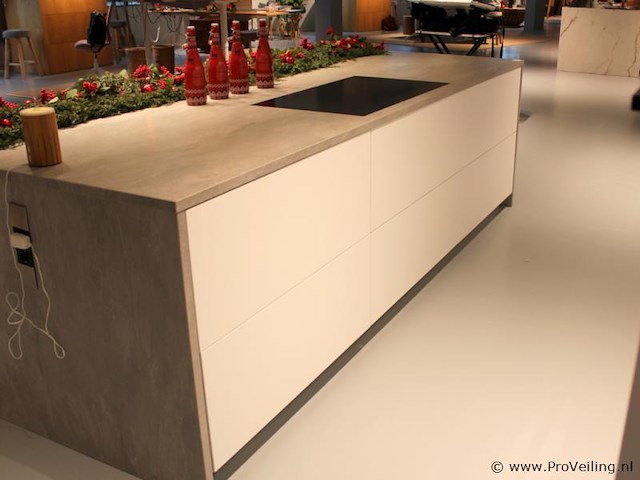 Nobilia eilandkeuken met apparatenwand touch - afbeelding 34 van  43