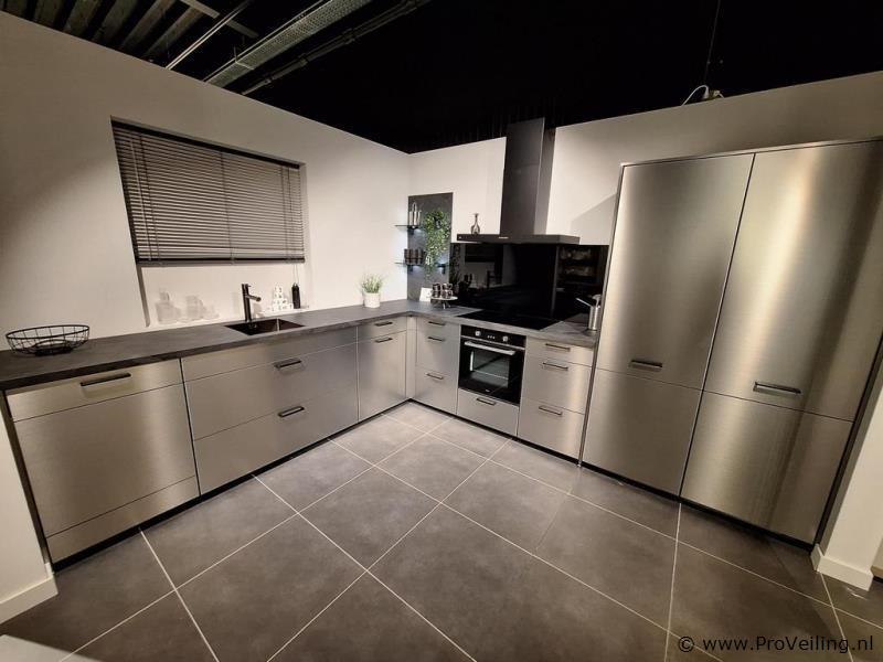 Veiling van een nobilia inox hoekkeuken te 's-hertogenbosch