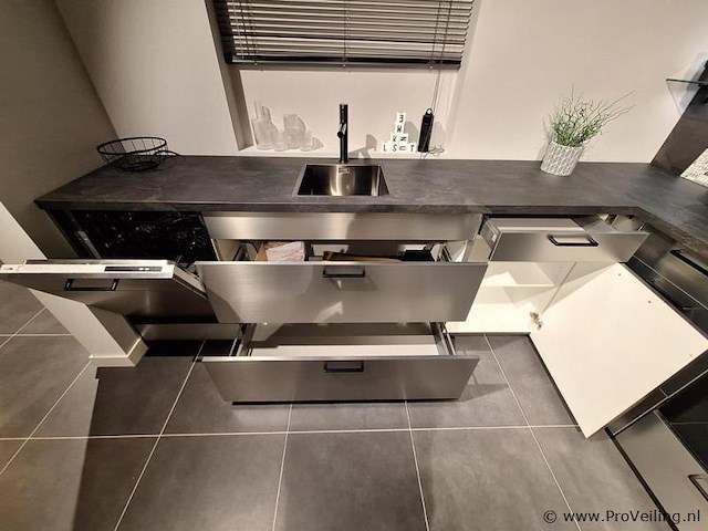 Nobilia inox - hoekkeuken - afbeelding 9 van  11
