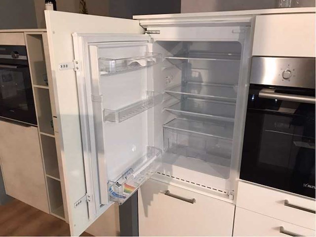 Nobilia laser mat wit eiland keuken - afbeelding 2 van  28