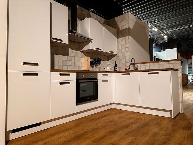 Nobilia laser mat wit hoek keuken - afbeelding 3 van  26