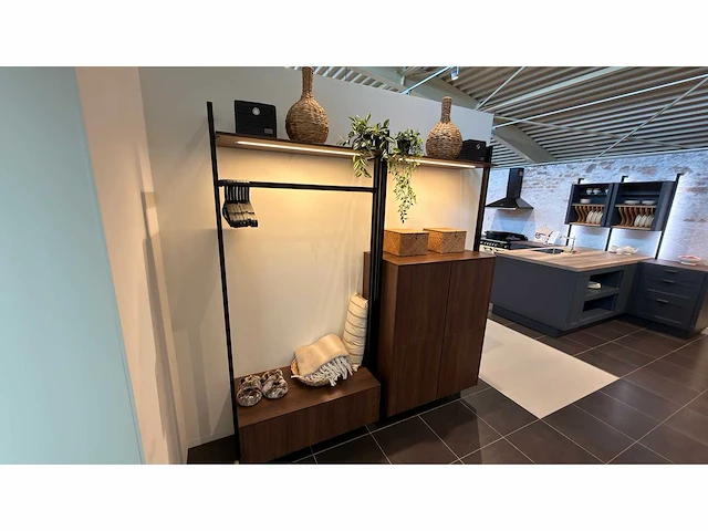 Nobilia riva/easytouch notenhout/mineraalgroen - showroom keuken - afbeelding 4 van  11