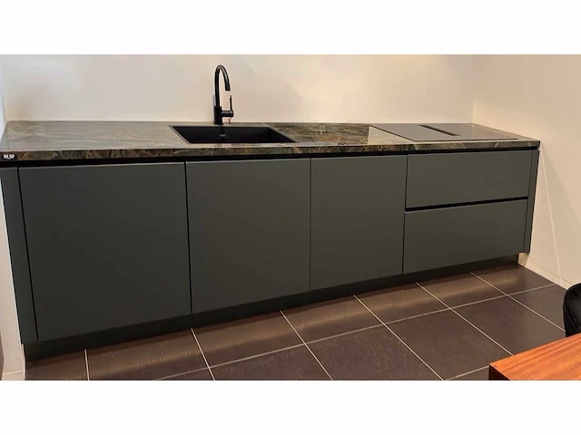 Nobilia riva/easytouch notenhout/mineraalgroen - showroom keuken - afbeelding 7 van  11