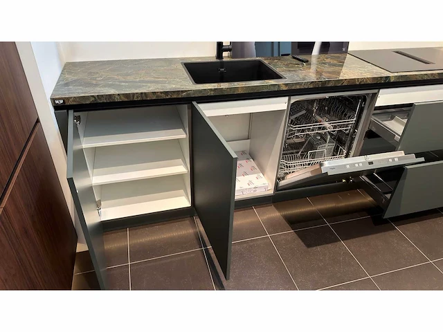 Nobilia riva/easytouch notenhout/mineraalgroen - showroom keuken - afbeelding 8 van  11