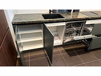 Nobilia riva/easytouch notenhout/mineraalgroen - showroom keuken - afbeelding 8 van  11