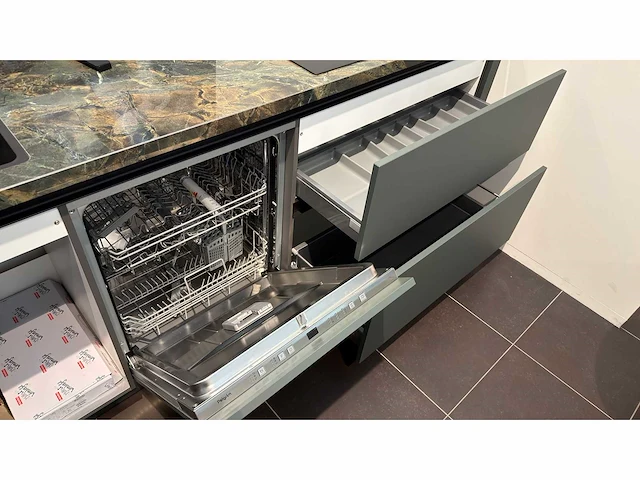Nobilia riva/easytouch notenhout/mineraalgroen - showroom keuken - afbeelding 9 van  11