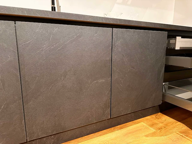 Nobilia stoneart decor leisteen grijs rechte keuken - afbeelding 19 van  19