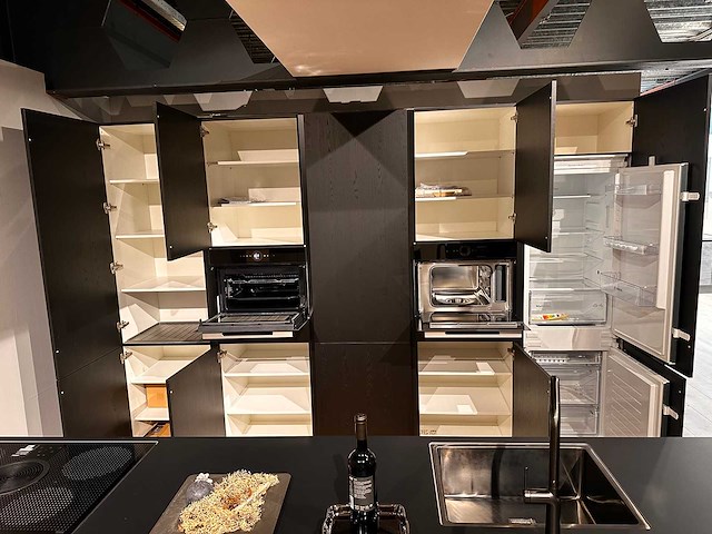 Nobilia structura eiken nero met wit eiland keuken - afbeelding 2 van  19