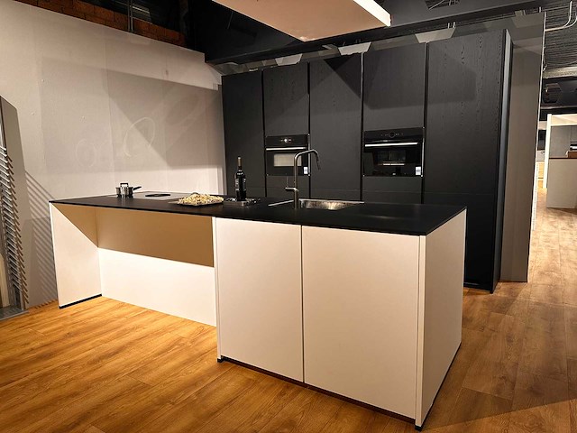 Nobilia structura eiken nero met wit eiland keuken - afbeelding 13 van  19