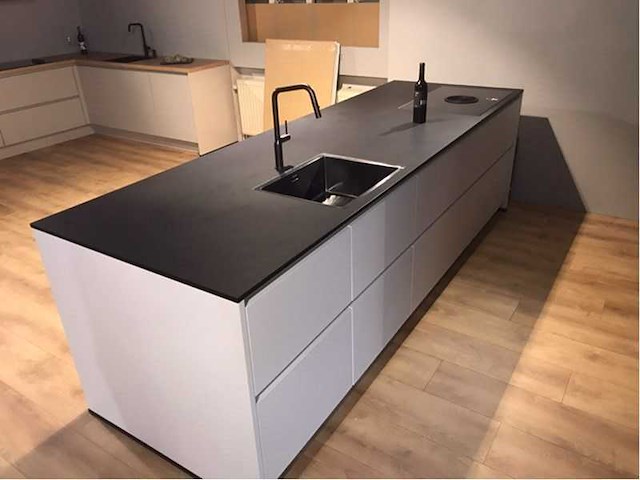 Nobilia structura eiken nero met wit eiland keuken - afbeelding 8 van  29