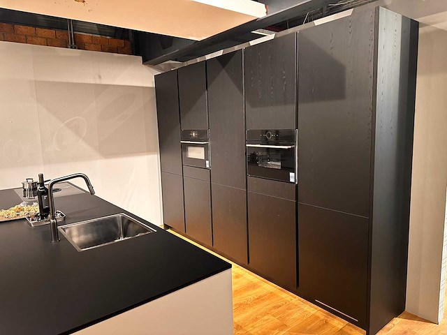 Nobilia structura eiken nero met wit eiland keuken - afbeelding 25 van  29