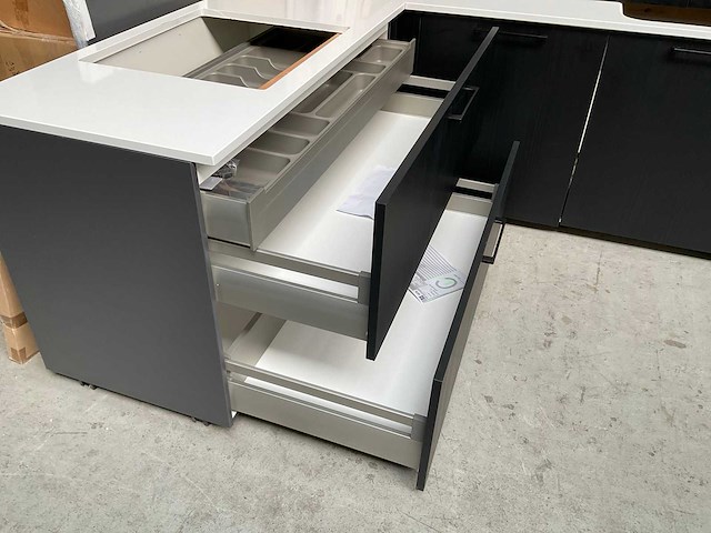 Nobilia toronto eiken decor keukenopstelling met composiet blad - afbeelding 8 van  14