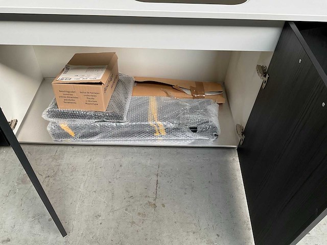 Nobilia toronto eiken decor keukenopstelling met composiet blad - afbeelding 10 van  14