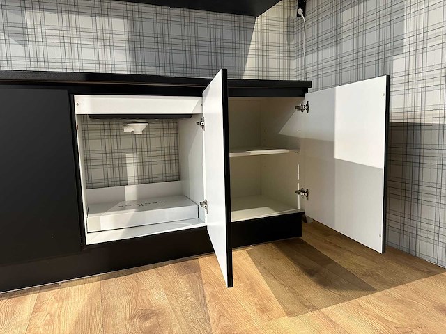 Nobilia touch supermat zwart parallel keuken - afbeelding 25 van  27