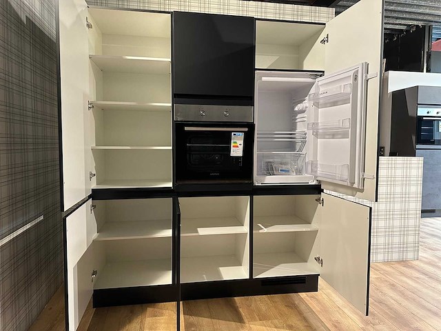 Nobilia touch supermat zwart parallel keuken - afbeelding 26 van  27