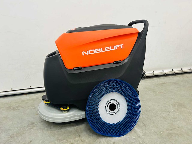 Noblelift - 2024 - nb530 - schrob- zuigmachine - afbeelding 1 van  2