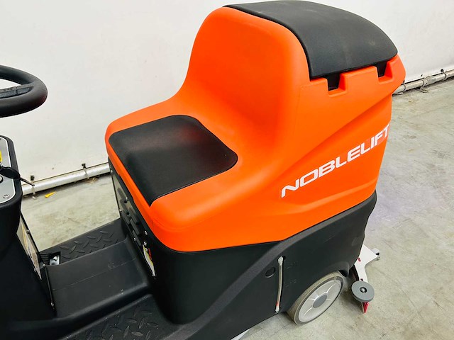 Noblelift - 2025 - nr530 - zit schrobmachine - afbeelding 6 van  16