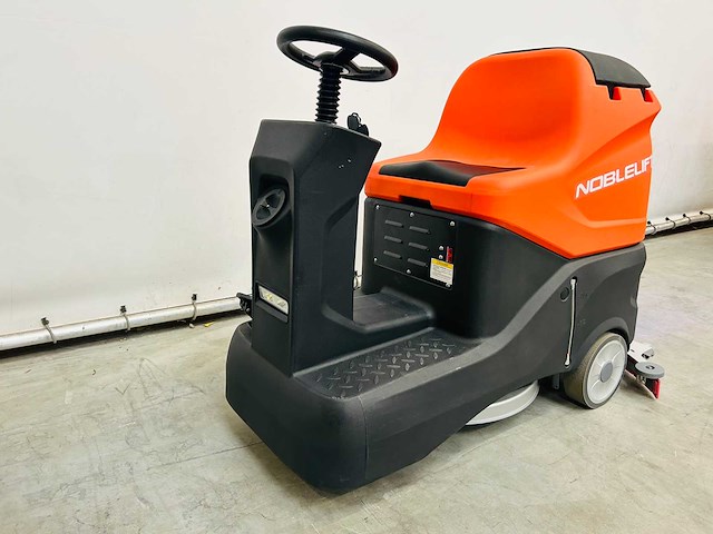 Noblelift - 2025 - nr530 - zit schrobmachine - afbeelding 9 van  16