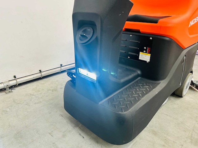 Noblelift - 2025 - nr530 - zit schrobmachine - afbeelding 12 van  16