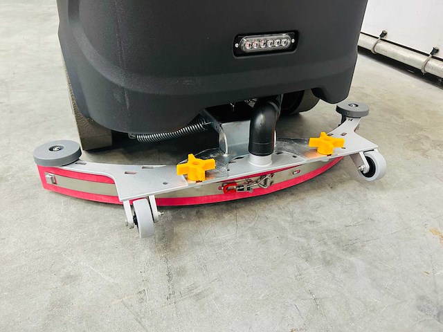 Noblelift - 2025 - nr530 - zit schrobmachine - afbeelding 13 van  16