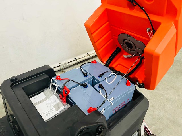 Noblelift - 2025 - nr810 - zit schrobmachine - afbeelding 1 van  9