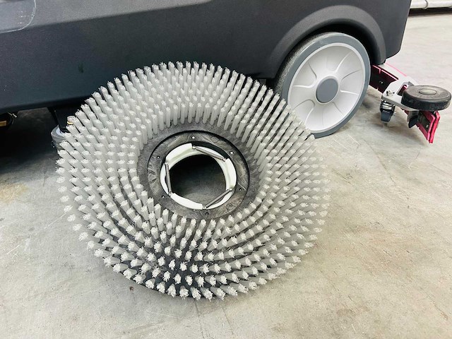 Noblelift - 2025 - nr810 - zit schrobmachine - afbeelding 12 van  14