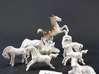 Nog een kudde porseleinen paarden - afbeelding 2 van  5