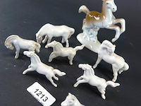 Nog een kudde porseleinen paarden - afbeelding 3 van  5