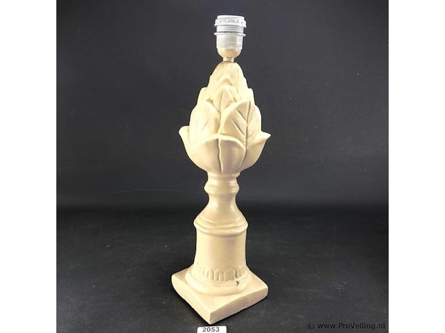 Nog zo'n lelijke gipsen maiskolf als lampvoet - afbeelding 1 van  5