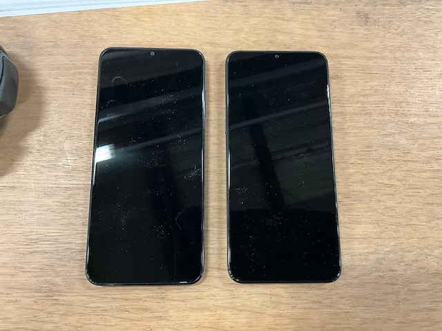 Nokia g11 ta-1401 mobiele telefoon (2x) - afbeelding 1 van  6