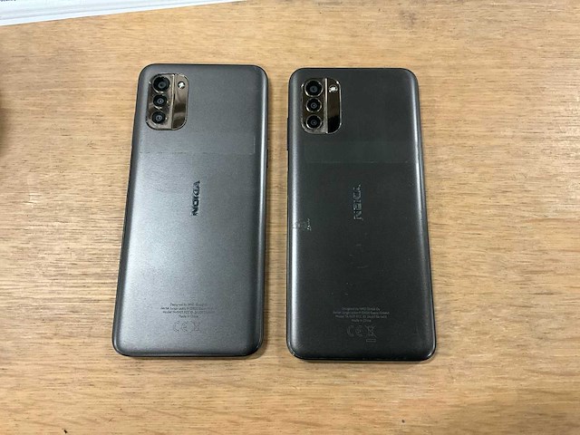 Nokia g11 ta-1401 mobiele telefoon (2x) - afbeelding 2 van  6