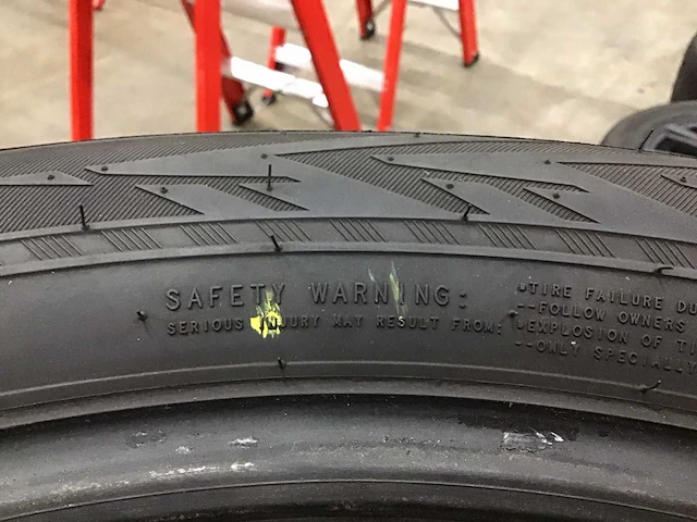 Nokia tyres wr suv 4 banden (4x) - afbeelding 4 van  8