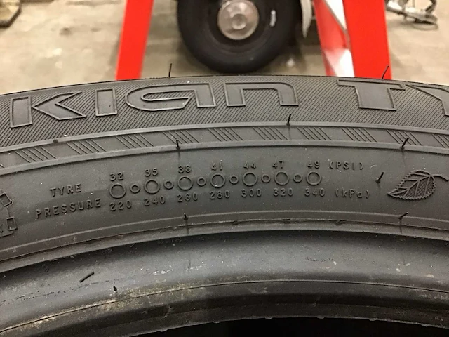 Nokia tyres wr suv 4 banden (4x) - afbeelding 5 van  8
