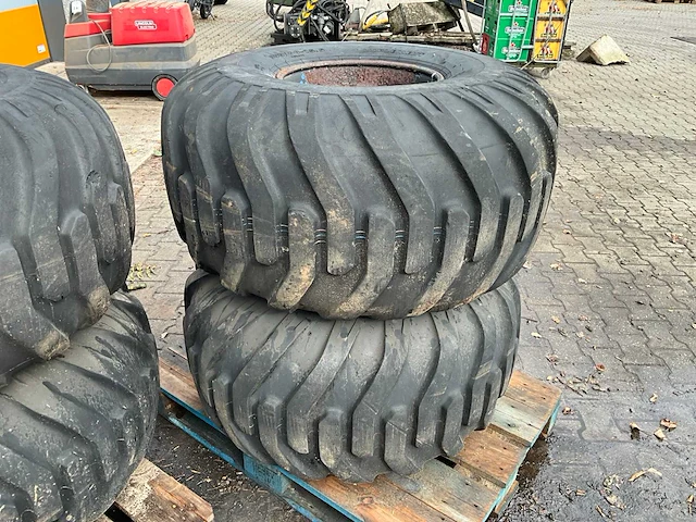 Nokian els band met velg (2x) - afbeelding 1 van  4