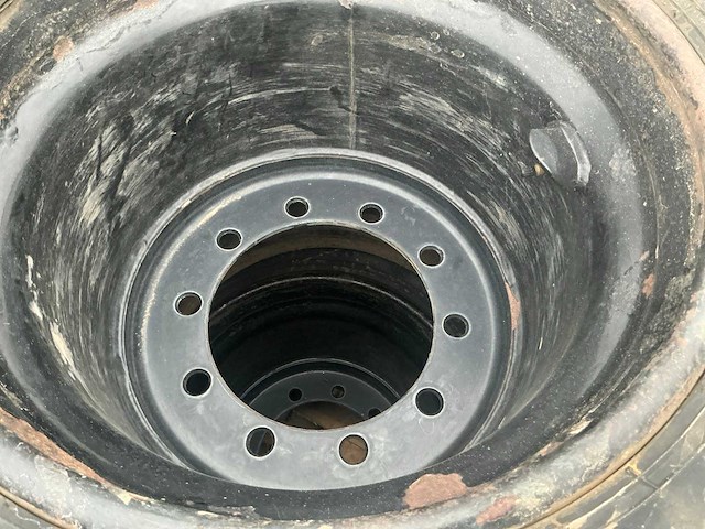 Nokian excavator bandenset voor graafmachine - afbeelding 5 van  9