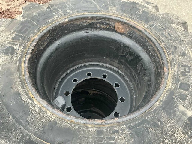 Nokian excavator bandenset voor graafmachine - afbeelding 6 van  9