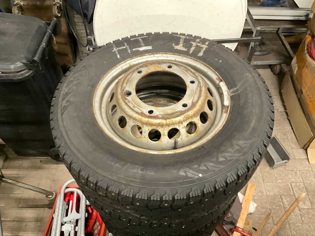 Nokian hakkapeliitta c3 205/75r16c band met velg (6x) - afbeelding 3 van  3