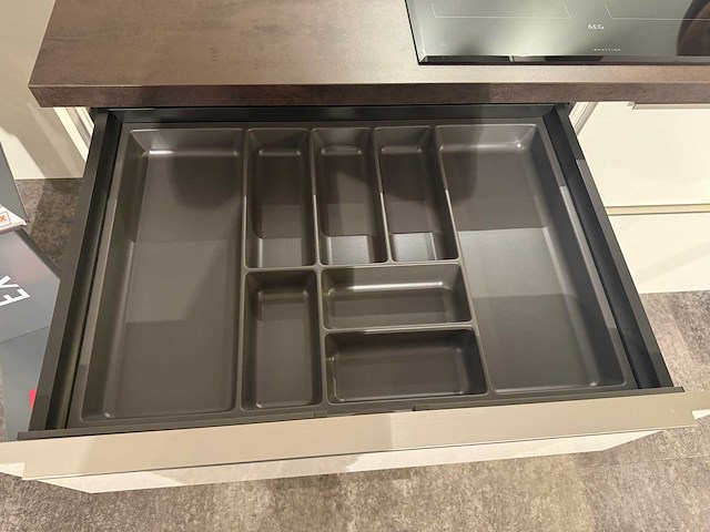 Nolte - showroomkeuken met aeg apparatuur - afbeelding 1 van  22