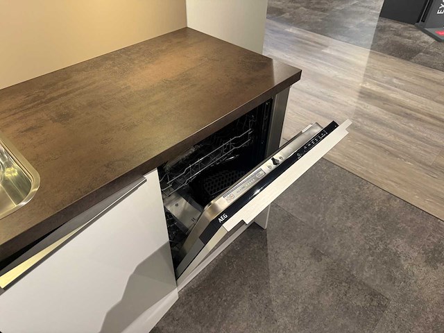 Nolte - showroomkeuken met aeg apparatuur - afbeelding 3 van  22