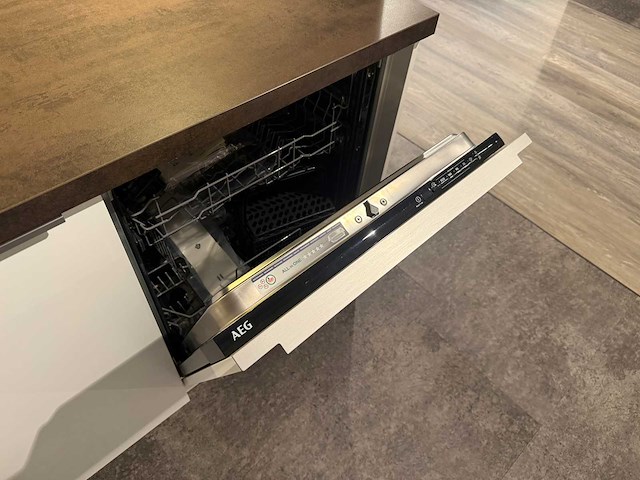Nolte - showroomkeuken met aeg apparatuur - afbeelding 15 van  22