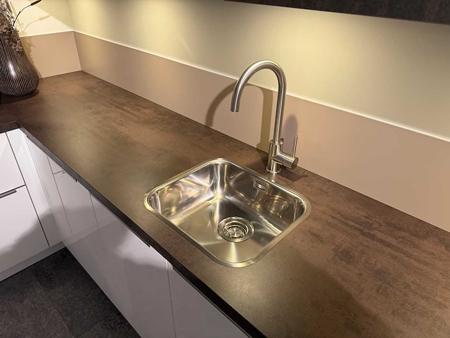 Nolte - showroomkeuken met aeg apparatuur - afbeelding 20 van  22