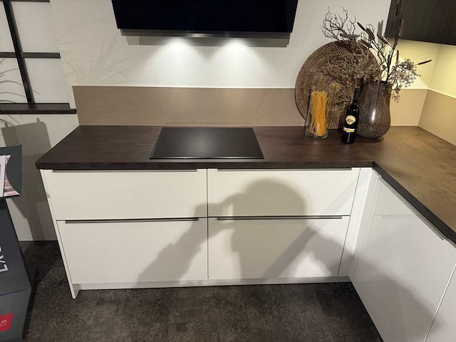 Nolte - showroomkeuken met aeg apparatuur - afbeelding 31 van  34