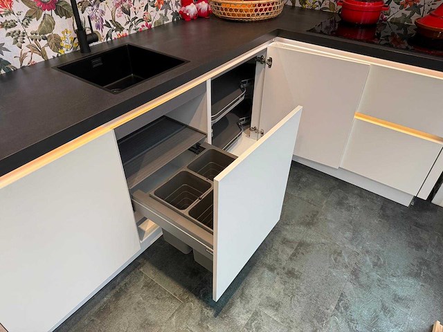 Nolte - showroomkeuken met aeg apparatuur - afbeelding 2 van  42